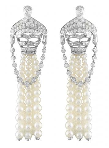 04_Van-Cleef-%26-Arpels_Loup-Diamants-decor-earrings_Le-Bal-du-Palais-d_Hiver_BD.jpg