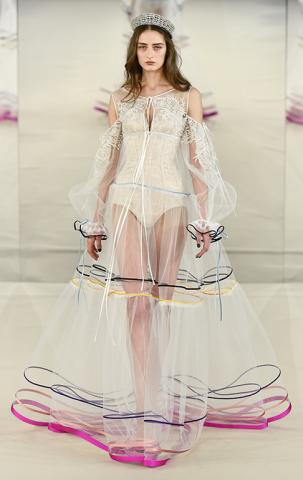 Alexis_Mabille_hcss17_look_24.jpg