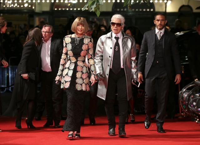 Anna_Wintour_OBE_%26_Karl_Lagerfeld_attend_the_British_Fashion_Awards_2015%2C_in_partnership_with_Swarovski_%28Mike_Marsland%2C_British_Fashion_Council%29%282%29.JPG