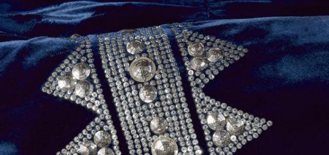 Lanvin_Midnight_Blue_and_pearls.jpg