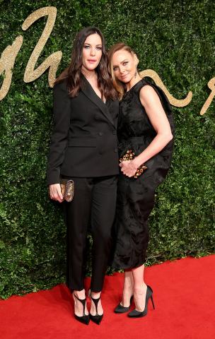 Liv_Tyler_%26_Stella_McCartney_OBE_attend_the_British_Fashion_Awards_2015%2C_in_partnership_with_Swarovski_%28Mike_Marsland%2C_British_Fashion_Council%29.JPG