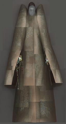 Met_18__9.Ensemble%2CViktor%26Rolf%2CAutumnWinter1999-2000__LR.jpg