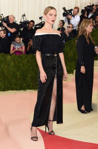 Met_Gala_2016_lea-seydoux_in_Louis_Vuitton.jpg