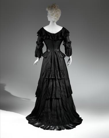The_Met_2014_3._Mourning_Dress%2C_1902-1904.jpg