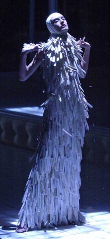 V%26A_AQ_12._Razor_clam_shells_dress_Voss_SS_2001_Erin_O_Connor._%282%29.jpg