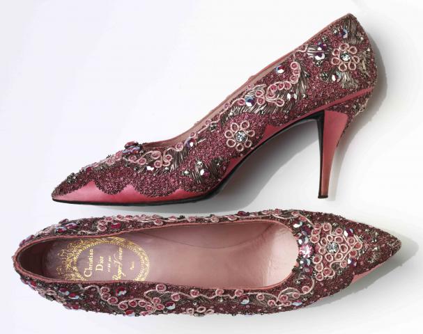 V%26A_Shoes_2015__2_Roger_Vivier_for_Christian_Dior__Evening_shoebeadedsilkleather_France_1958-60_.jpg