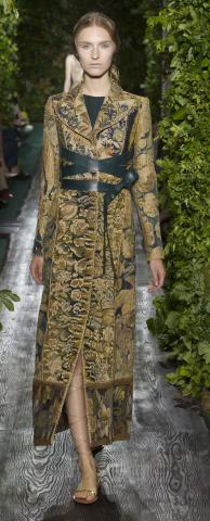 Val-19-haute-couture-fall-winter-2014-15_44.jpg