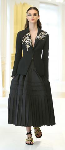 women_Dior_HC_W16-17_5.jpg