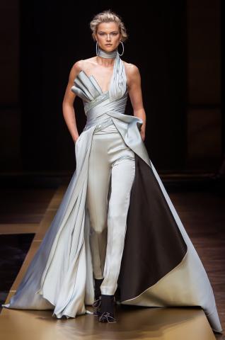 Atelier_Versace_Fall_2016_10.JPG